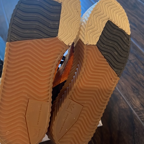 Adidas x Alexander Wang M 5us (fit W 6us) - Picture 4 of 5